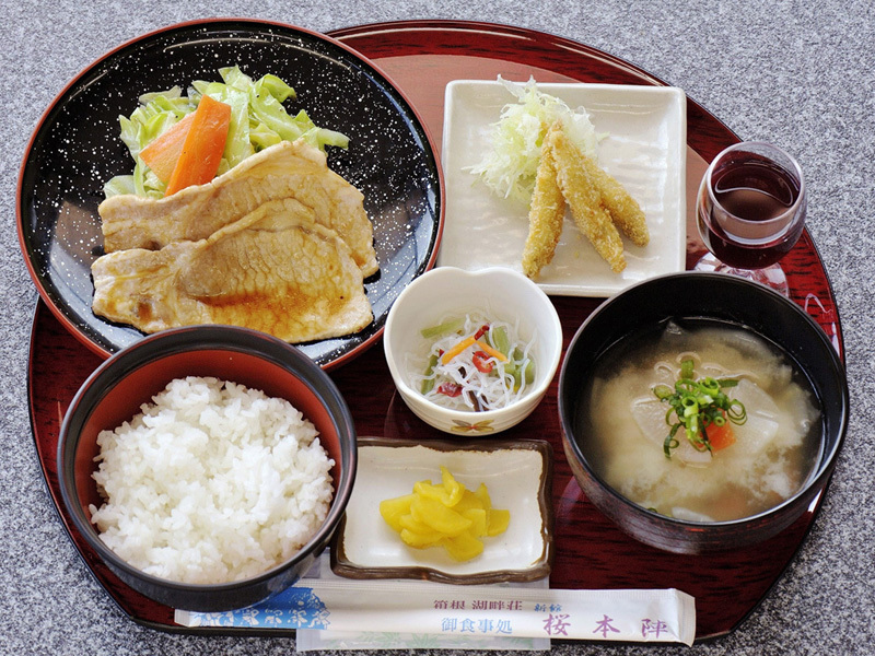 野菜炒めと豚肉の焼肉御膳